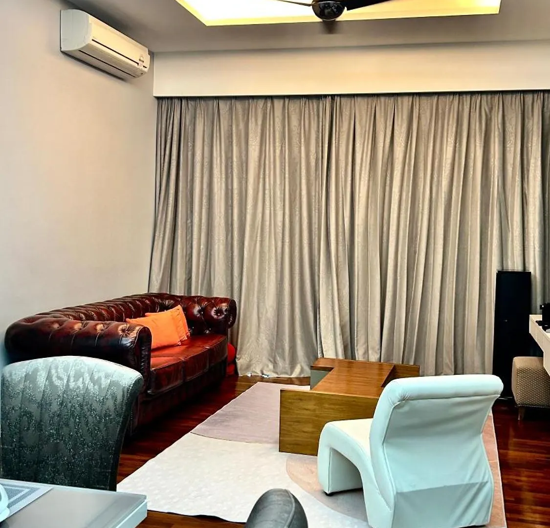 Apartment Luxury 3Br Penthouse I The Shore Hotel & Residence I Seaview I Poolview I 6-9Pax 豪华3房顶层公寓 Malacca